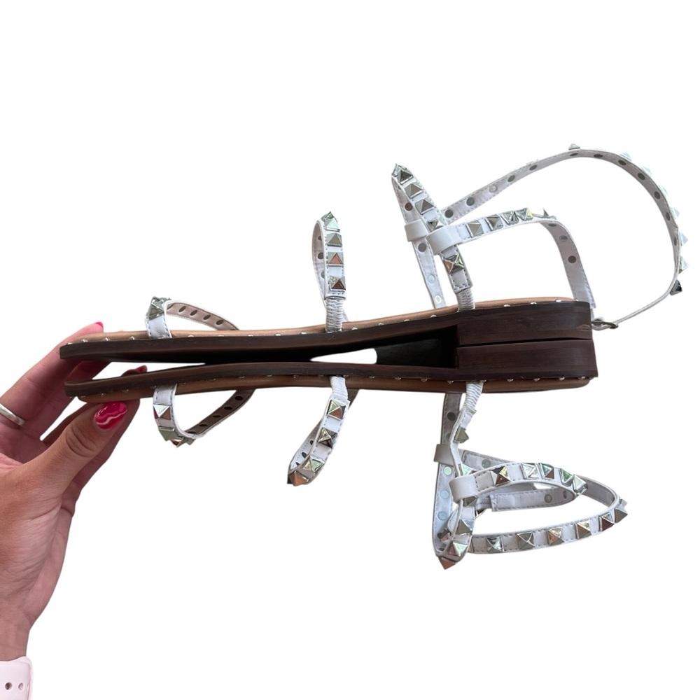 Steve Madden Women 9.5 White Silver Pyramid Studs Embellish Straps Travel Sandal - Picture 8 of 12